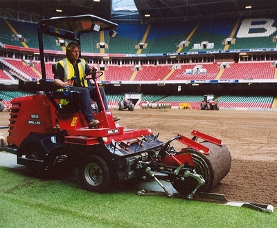 Trilo önjáró gyepszőnyegező gép