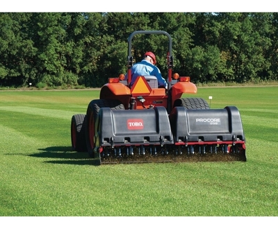 Toro vontatott gyepszellőztetők
